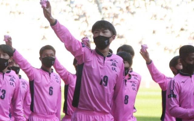 えぐ過ぎる高さ！日大藤沢の超高校級FW、森重がまたも豪快ヘッドでネット揺らす