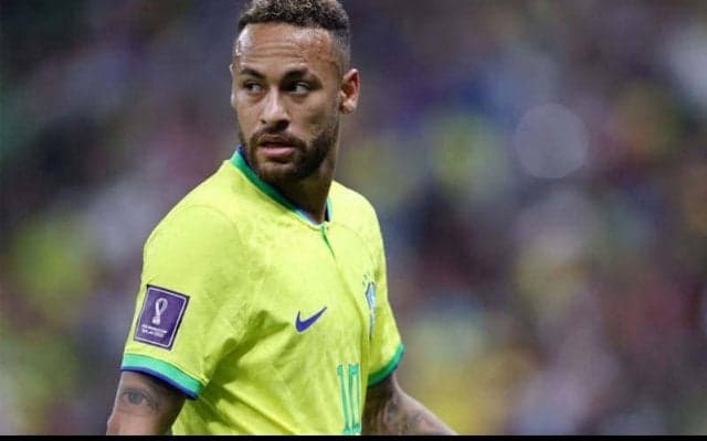 W杯前にはとっくに破局、水着ショットが話題の美女はネイマールの彼女にあらず