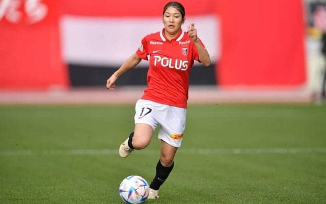 ｢可愛い｣｢似合う〜｣浦和L・遠藤優がベージュの「新ゴルフウェア姿」披露でファンから好評！年末に反響があった｢セグウェイゴルフ｣を公開