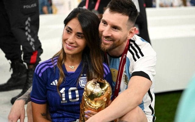 メッシと妻は30年来の仲、幼馴染の2人が結ばれW杯で優勝するまで