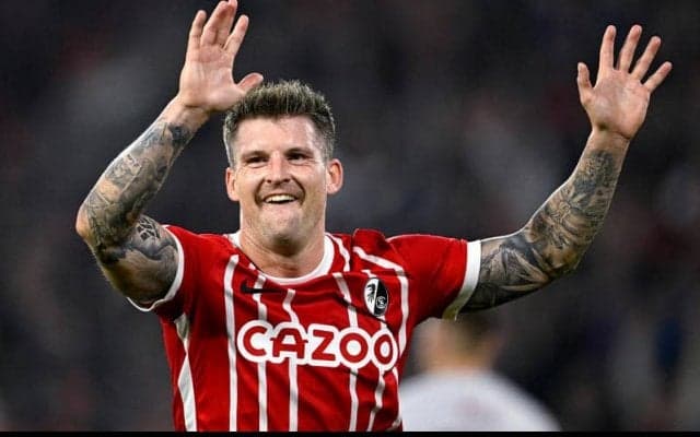 フライブルク、右サイドの主力DFキューブラーと契約延長