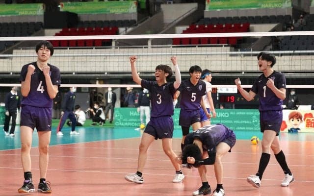 東洋、逆転で５年ぶり本大会勝利「気持ちの強い方が勝つ」／春高バレー