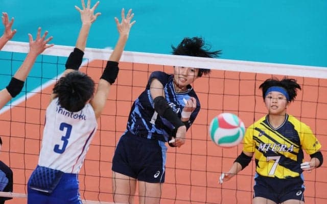 春高バレー　三浦学苑が療養中の３年生励ます奮闘