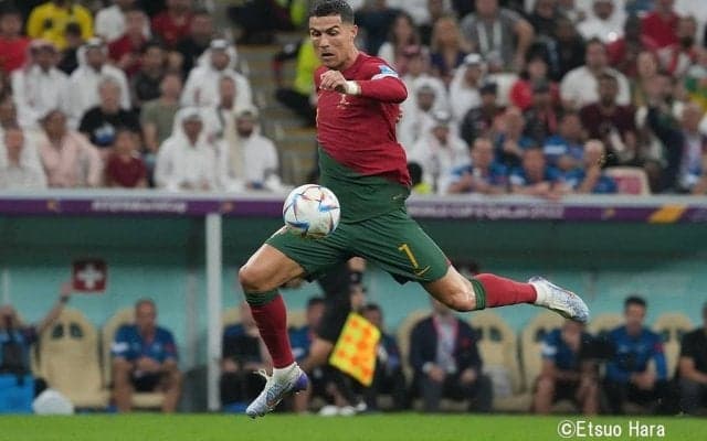 「完璧」「アラフォーの体じゃない」C・ロナウドの鍛え抜かれた上半身に世界中からケタ違いの反応！ 中東に移籍しても変わらぬ美ボディにケタ違いの10万「いいね」