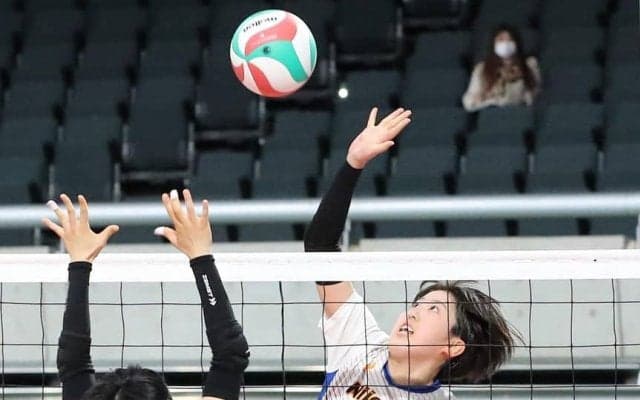 初出場の新潟中央が初戦突破、右手に「ド素人」、左手に「ＧＫ」と書き奮起／春高バレー