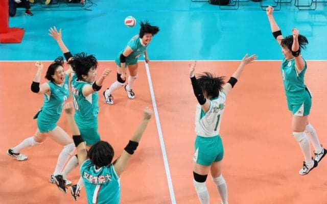 文京学院大女　逆転で大接戦制す　春高バレー