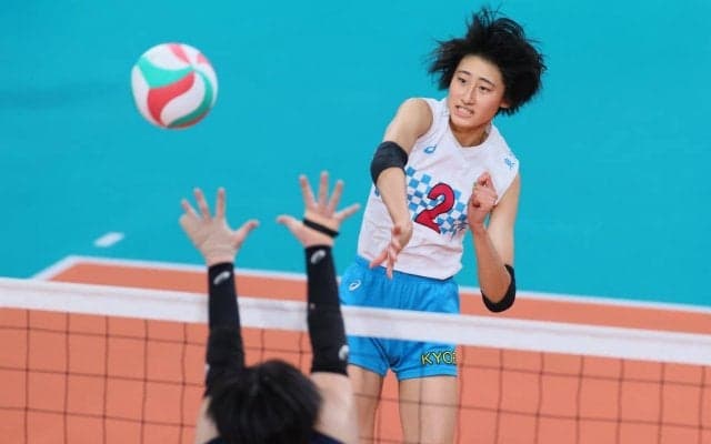 大友愛さん娘、スーパー１年生・秋本美空が衝撃デビュー！最高到達点３００センチスパイクで共栄学園初戦突破導く／春高バレー