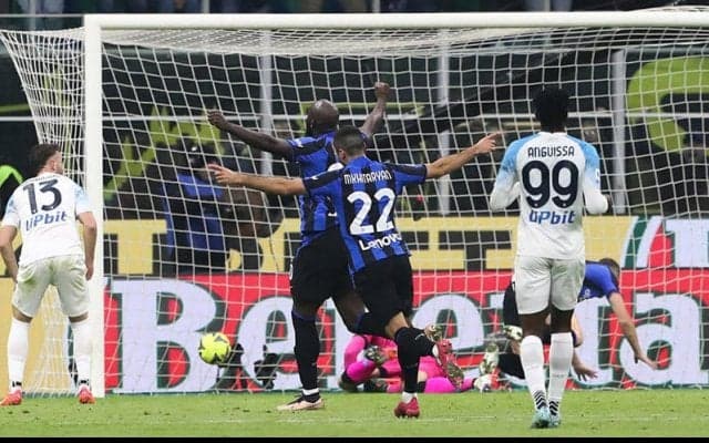 ジェコが決勝点、インテルがウノゼロ勝利で首位ナポリの連勝を11でストップ《セリエA》