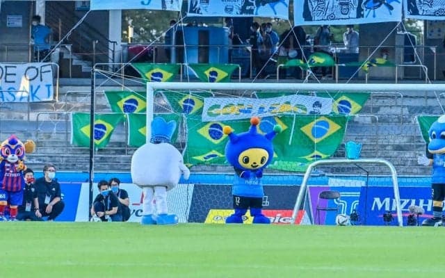 「いい旦那さんだ」川崎フロンターレきっての「愛され夫婦の誕生日2ショット」公開される！ 遠距離恋愛から発展し、昨年10月の公開プロポーズで結ばれた史上初のマスコット夫婦