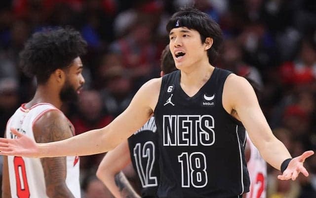 ネッツがブルズに敗れ、連勝は「12」でストップ…渡邊雄太はファウルトラブルに苦しむ