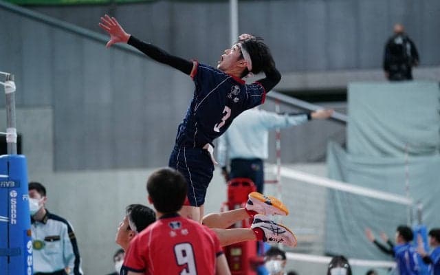 圧倒的な高さを武器に東山はストレートで3回戦へ【春高2023】