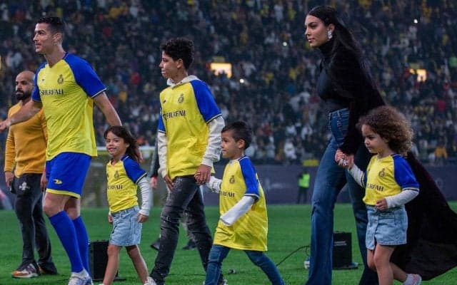 「美しい」「素晴らしい」「セクシーだ」C・ロナウドのパートナー、サウジアラビアでもスポーティーな美しさを見せつけ話題に