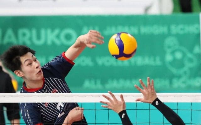 総体王者・東山２冠へストレート発進　麻野堅斗が２０７センチ大車輪！史上最年少日本代表候補は高さも速さもダテじゃない／春高バレー