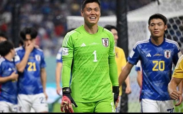 「お子様たちもカワイイ」「お父さんしてる」3児の父親である川島永嗣が新年の挨拶「素敵な写真」