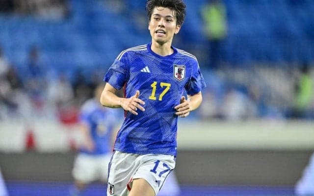 「メガネかけてる!?」「本人か分かりづらい」日本代表・田中碧が見せた\"いつもと違う姿\"にファン反応！所属クラブ公式が投稿した「空港到着動画」が反響呼ぶ