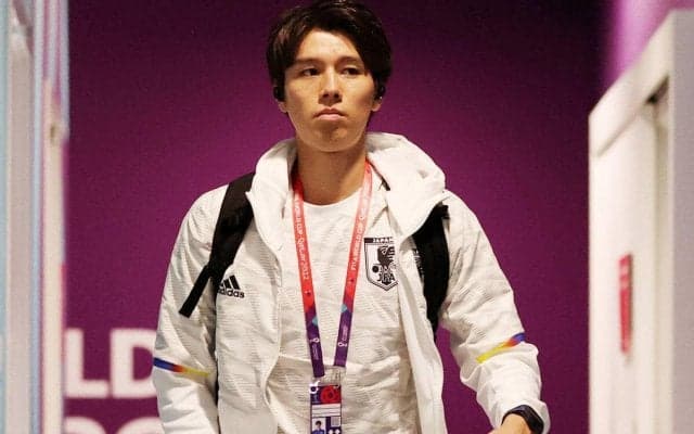 本当に本人!? メガネにマスク姿の田中碧がドイツ到着、クラブが動画アップも分かりにくいと話題