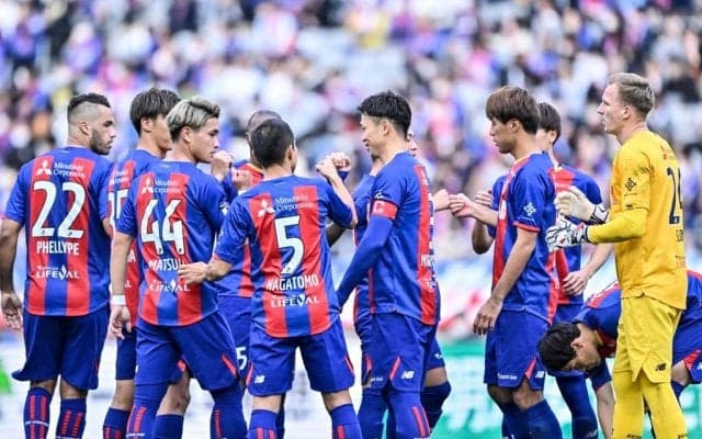 「襟の感じめっちゃ好きだな〜」FC東京が今季着用する「新ユニフォーム」発表！ クラブが誕生した90年代のスタンダードな「襟デザイン」を採用