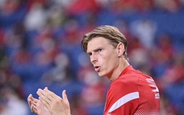 「ラーメンだけじゃないんだね」FWユンカーが名古屋移籍で「カレーうどん食レポ動画」公開される！ ラーメン好き元デンマーク代表が「優良助っ人やなぁ」「お箸使うの上手」など超反響！