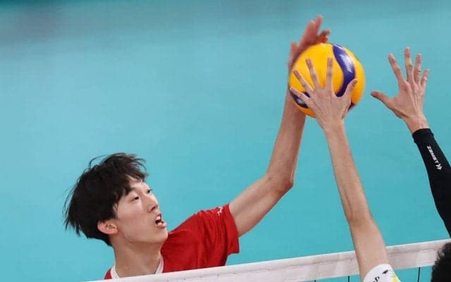 習志野は決勝進出逃す　身長１９６センチの小田「サーブで攻めきれなかった」／春高バレー