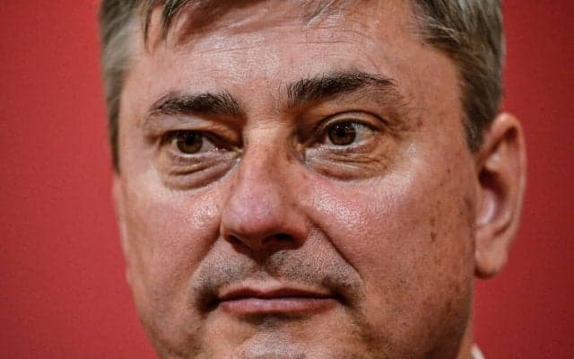 浦和レッズ新指揮官が「身長高すぎない?」と話題に！ 190cmを誇るGK鈴木彩艶との「横並び写真」が反響呼ぶ