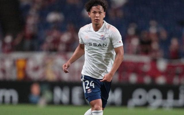 背番号は横浜FMと同じ「24」に決定、岩田智輝がセルティックファンの前でユニフォーム姿でお披露目も前田大然がツッコミ