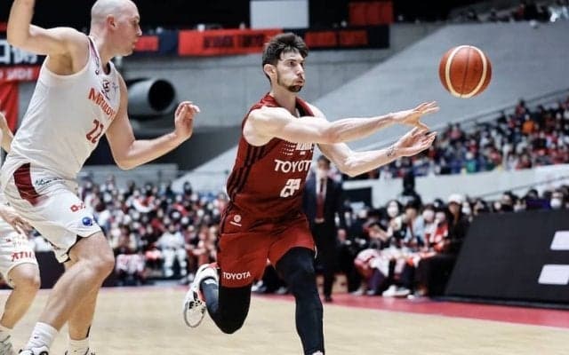 A東京がホームで上位対決に2連勝…4Qのロシターを中心とした猛攻で川崎を撃破