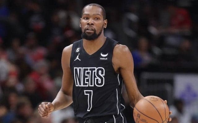 右ヒザを痛め退場したデュラント…アービングは「言い訳をする時間はない」とチームを鼓舞