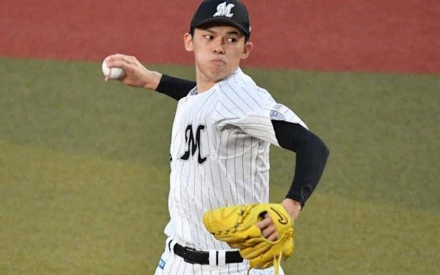加速し続ける剛速球「やばっ」　佐々木朗希の地元トレに称賛「捕れる友達すごい」
