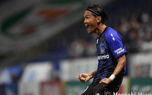 「鳥肌立ちました…」G大阪・宇佐美貴史の「背番号7継承ムービー」が大反響！ \"前任者\"遠藤保仁からの引き継ぎに「泣いちゃう」の声