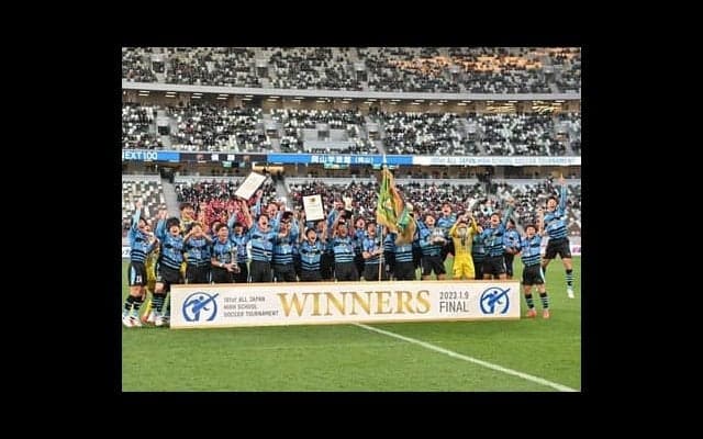 「スター選手はいない」岡山学芸館が高校サッカーの頂点に立った本当の理由。堅守が武器、は表向きの姿