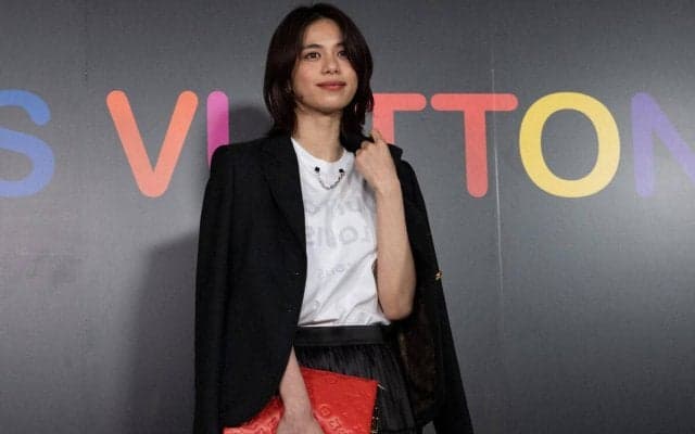 「うらやましい」「ついに女神降臨」元Flower、E-girlsのモデル佐藤晴美さんがJ2山形の\"ブッチギレ隊長\"に就任