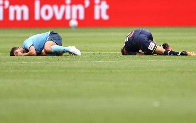 首絞め退場に2度のPK失敗…「コメディをしている」とのAリーグ「歴史的なラスト10分」「史上最もばかげた結末」