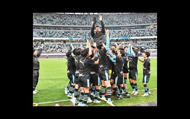 「2番手、3番手くらいの選手」が夢と勇気と希望を与えてくれた。岡山学芸館の決勝メンバー13人は全員「街クラブ」出身