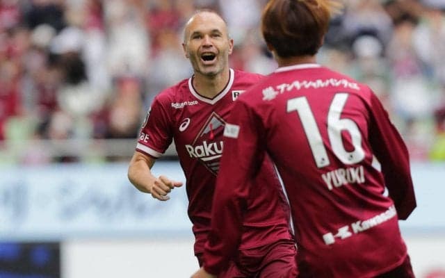 「今年も楽しみ」「元気そう」スペインでオフ過ごしたイニエスタが神戸のキャンプ初日に合流、ファンも喜ぶ「アーティストが戻ってきた」