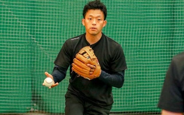 捕手からの送球は「絶対に止める」　名手が子どもたちに説くベースカバーの心構え