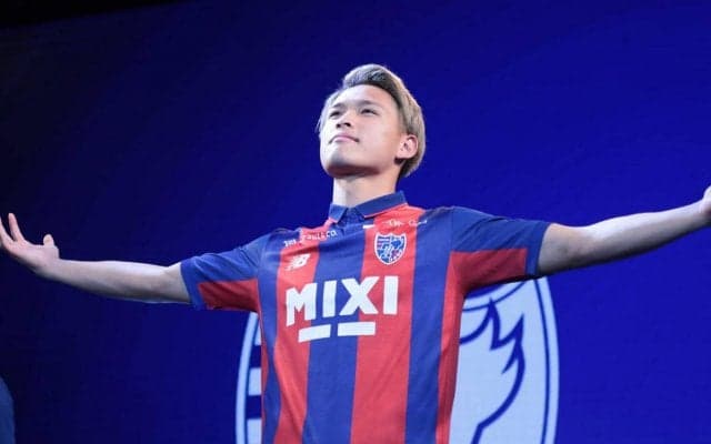 「映えてる！！」「海綺麗」FC東京の若手3人がインスタ映えの最高のロケーションでレインメーカーポーズ、オカダ・カズチカも反応