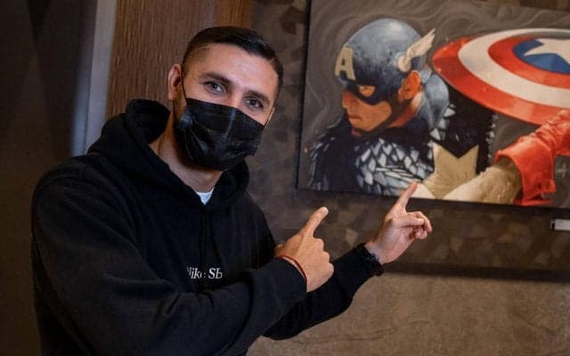 胸にライオンを宿すイカルディ、新たなタトゥーは背中の半分に神様の顔を入れて話題に「素晴らしい」「最高だ」