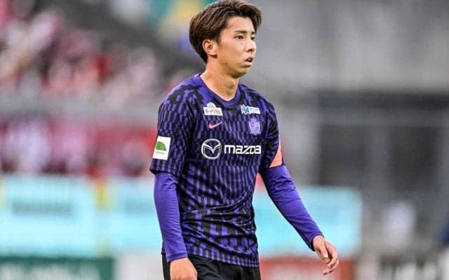 「ちょっとYOSHIKI似？」鹿島のユニフォームを着用した藤井智也にファン好反応！「襟付きがイケメン度更に上げてる」など、送られた言葉