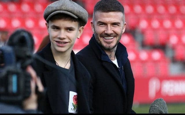 セレブも大変？息子のデビュー戦を見守ったベッカムがフェンスを飛び越え茂みの中へ逃げる姿が反響