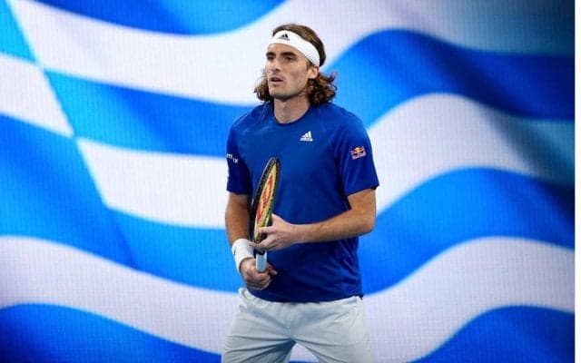 「え!日本のユニ着てる?!」全豪オープンに臨むチチパスがサッカー日本代表ユニ着用し大反響「行こうサムライ!!!」