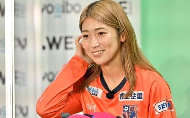 「似合っててめっちゃ可愛い」大宮V仲田歩夢の「ピンク髪」へのイメチェンが反響！ ファンからは「いい色味になってます」など反応続々