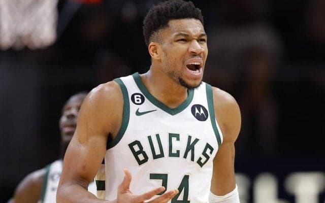 ヤニスが直近3試合で2度目の1ケタ得点…現役で連続2ケタ得点記録を保持する選手は？