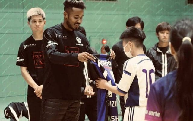 【HEROs AWARD 2022】ガンバ大阪・鈴木武蔵　前編　子どもたちを支援するストライカーの挑戦「夢や希望を与えるのがカッコいい」