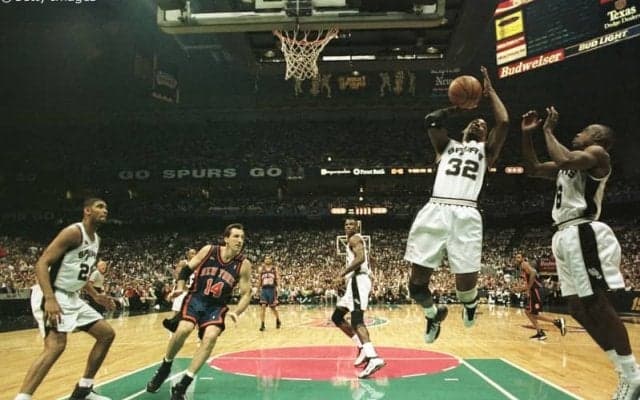 スパーズが日本時間14日のウォリアーズ戦でレギュラーシーズンの歴代最多観客動員数へ