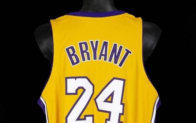 コービーがMVPシーズンに着用したユニフォームが競売へ…落札予想額は約9億円か