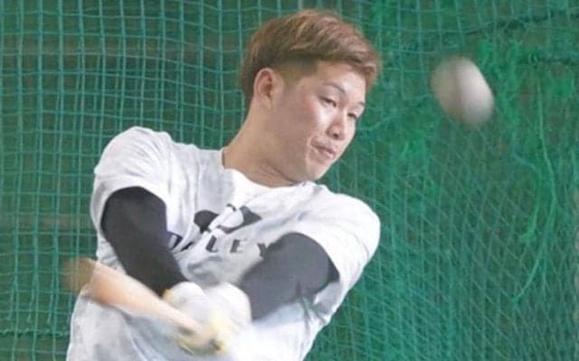打撃フォームが「吉田正尚」？　DeNA京田の変化にファン注目「戦う顔してる」