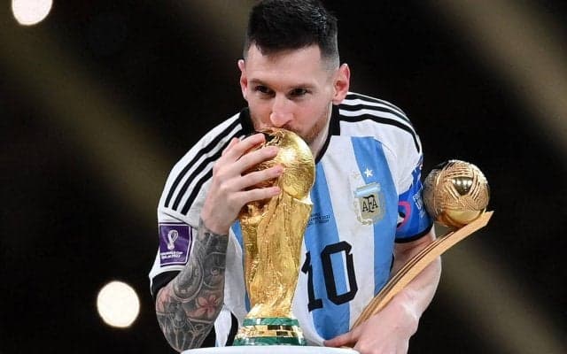 メッシ 大好きなマテ茶のストローは7万円超えの特別仕様