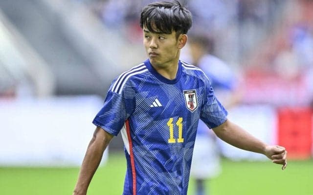 「ぺちぺちされるタケ...されるがままでかわいい」日本代表・久保建英の愛され姿にファン反響！ 翌日のシュートを決める姿に「右足で完璧にミート」と期待も