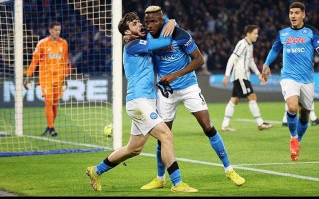 クワラツヘリア&オシムヘン躍動のナポリがユーベを5発粉砕、10pt差に拡大《セリエA》