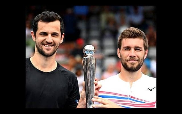  激闘制し15度目の優勝飾る 